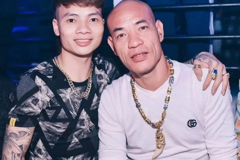 dung troc ha dong ngo ba kha